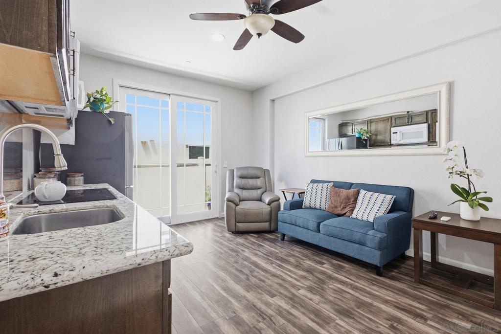 https://media.crmls.org/mediaz/504ca6b3-4271-4ad2-817d-8d3ca29b0b67.jpg?preset=X-Large