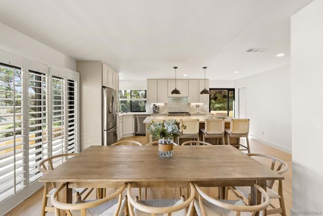 6489 Caminito Catalan, La Jolla CA: https://media.crmls.org/mediaz/504ced00-cf38-44dc-891c-44b17fbc4bf1.jpg