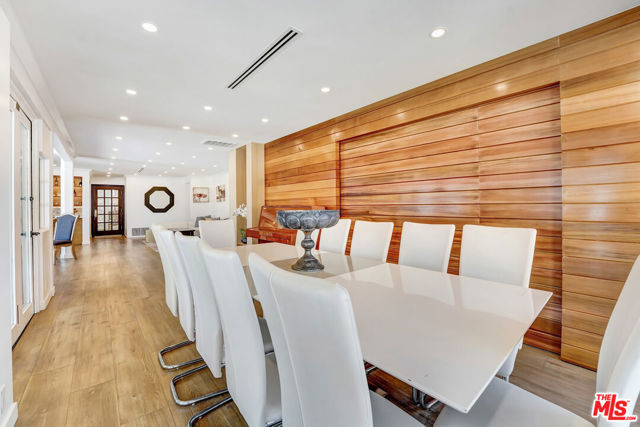 6409 Graves Avenue, Lake Balboa CA: https://media.crmls.org/mediaz/504cf3bf-ff5b-44be-b877-efdf9c334c6d.jpg