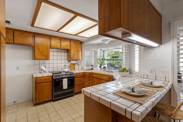 Detail Gallery Image 8 of 35 For 815 Boyle Ave, Escondido,  CA 92027 - 4 Beds | 3 Baths
