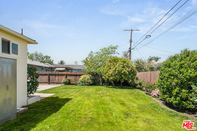 7818 Toland Avenue, Los Angeles CA: https://media.crmls.org/mediaz/504dad18-26e1-4788-8674-857f1cb40ae6.jpg