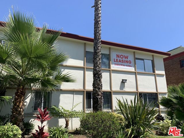 1330 S WILTON Place, Los Angeles CA: https://media.crmls.org/mediaz/504dddd2-4210-4668-8a7d-fd7de6d337da.jpg