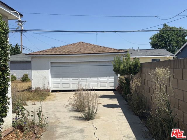 1715 E Silva Street, Long Beach CA: https://media.crmls.org/mediaz/504de22b-d571-4046-a5d7-ec09b5537627.jpg