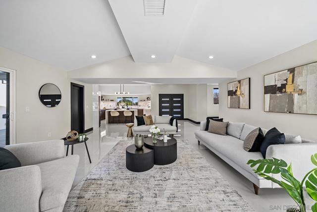 11388 Lorena Ln, El Cajon CA: https://media.crmls.org/mediaz/504df69f-0b5c-4d40-a383-e79969319f29.jpg