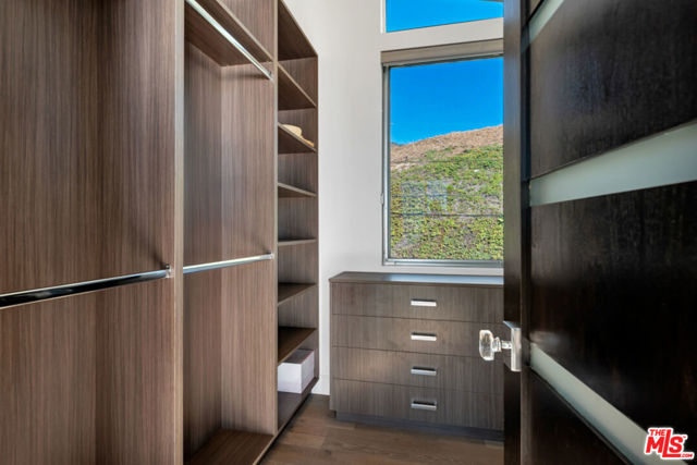 25423 Malibu Road, Malibu CA: https://media.crmls.org/mediaz/504e07bd-5412-40f0-8edc-dcbcf41e2b7a.jpg