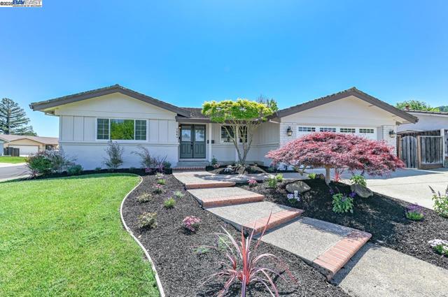 7864 Fairoaks Dr, Pleasanton CA: https://media.crmls.org/mediaz/504e5258-8dde-4a41-9777-d1a32c0de412.jpg
