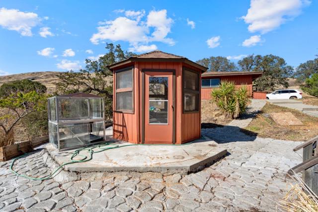 20101 Panoche Road, Paicines CA: https://media.crmls.org/mediaz/504e7c14-5c31-4cf6-9bd9-b3fa10c4b095.jpg