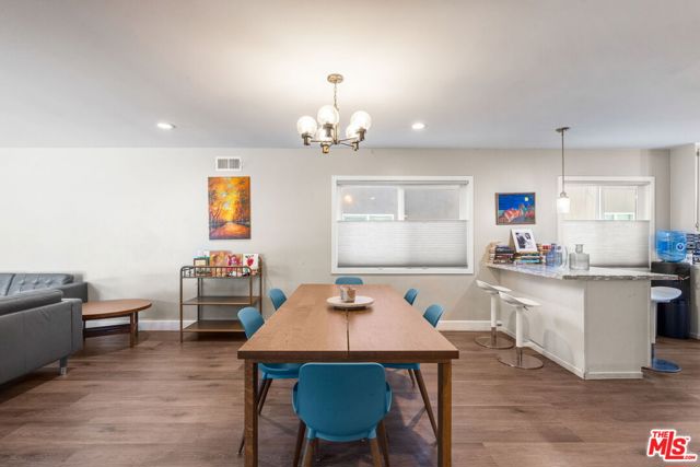 14034 Valerio Street, Van Nuys CA: https://media.crmls.org/mediaz/504ea843-80bf-4bb1-bf5a-980167ad63e4.jpg