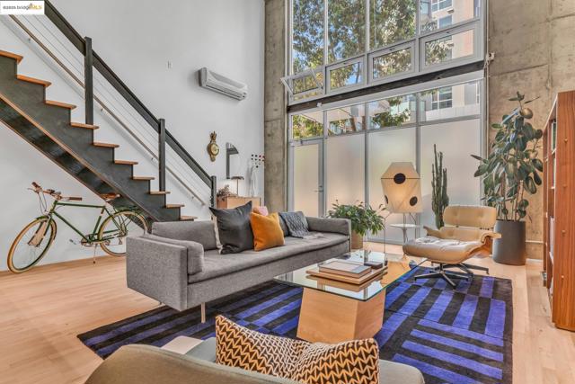 311 Oak St, Oakland CA: https://media.crmls.org/mediaz/504eb4a1-3db9-4620-bccc-3d6b61d91da4.jpg