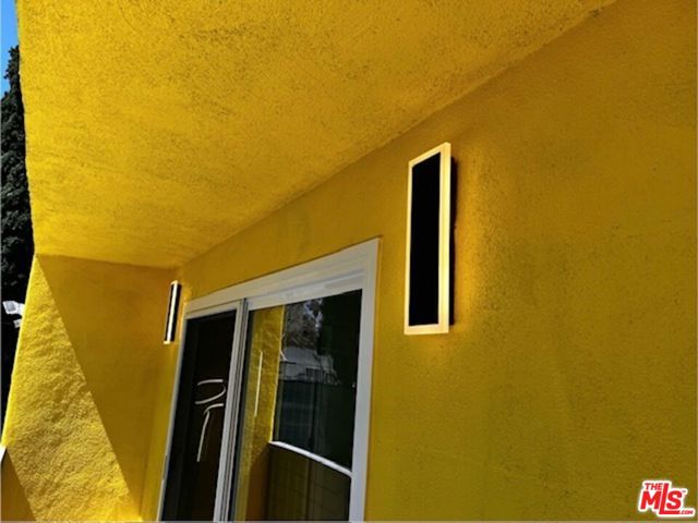 5633 La Mirada Avenue, Los Angeles CA: https://media.crmls.org/mediaz/504f3c81-74a4-4a46-afb7-6177fbfc39fe.jpg