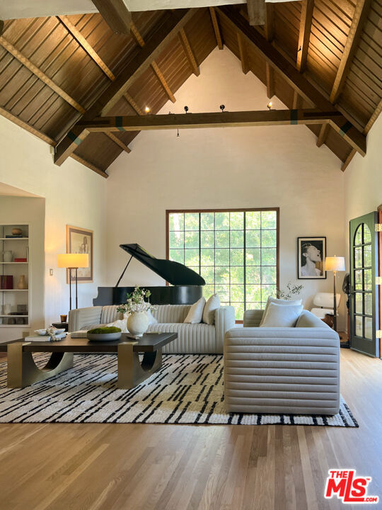 3105 Ledgewood Drive, Los Angeles CA: https://media.crmls.org/mediaz/504f4732-b30a-4cb3-9d0f-a2244234b1b4.jpg