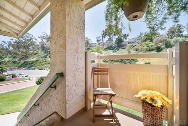 3157 Evening Way, La Jolla CA: https://media.crmls.org/mediaz/50509a24-0c36-4e65-8002-2139c0a340c3.jpg