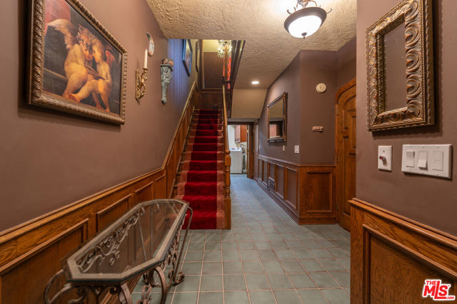 1242 Angelo Drive, Beverly Hills CA: https://media.crmls.org/mediaz/5051070b-282b-4f1c-8710-32e2849698a0.jpg
