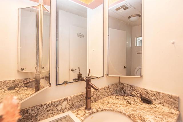 1010 Bobier Dr E, Vista CA: https://media.crmls.org/mediaz/50518f4d-2c9b-463d-a09f-3f47dac11f62.jpg