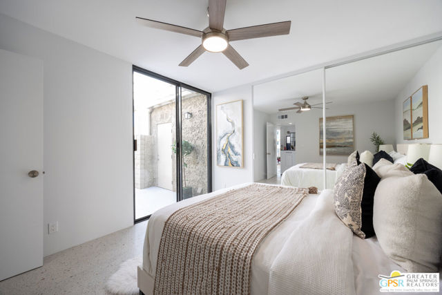 833 N Calle De Flora Vista, Palm Springs CA: https://media.crmls.org/mediaz/5051a6a7-6d5d-44dd-a832-1e5c13b39c09.jpg