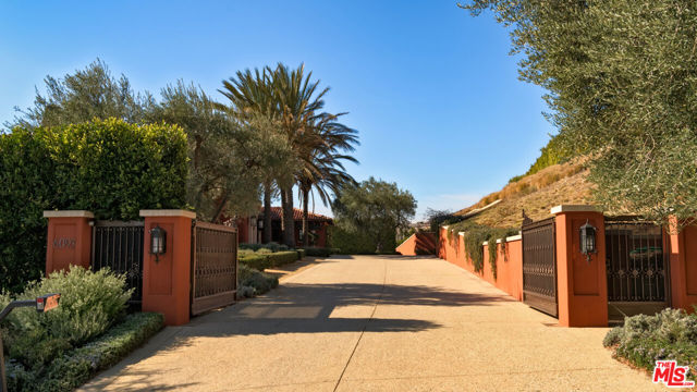 0 Murphy Way, Malibu CA: https://media.crmls.org/mediaz/5051e98d-f1b1-4e07-8df3-9457c7e51202.jpg
