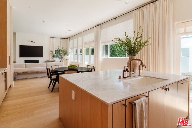 4508 Vesper Avenue, Sherman Oaks CA: https://media.crmls.org/mediaz/5052113a-47c5-444f-86f3-4a772e82e966.jpg