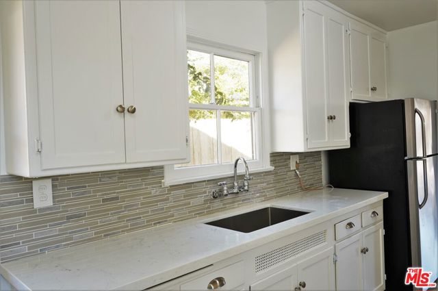 7926 Lasaine Avenue photo 8