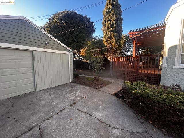 869 Lassen St, Richmond CA: https://media.crmls.org/mediaz/5052780d-9cb0-4938-a140-cd489e9a0515.jpg