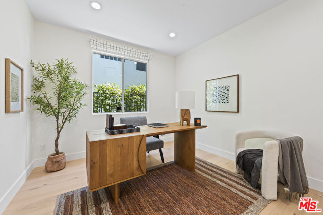 16724 Calle Arbolada, Pacific Palisades CA: https://media.crmls.org/mediaz/5052dfc6-1828-494b-bc33-eca617a6a16b.jpg