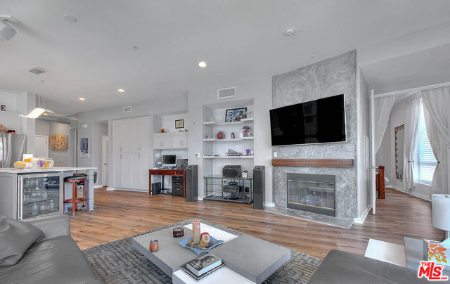 13020 Pacific, Playa Vista CA: https://media.crmls.org/mediaz/5052eb1e-83ee-4dc9-8299-4560c34bdbf9.jpg