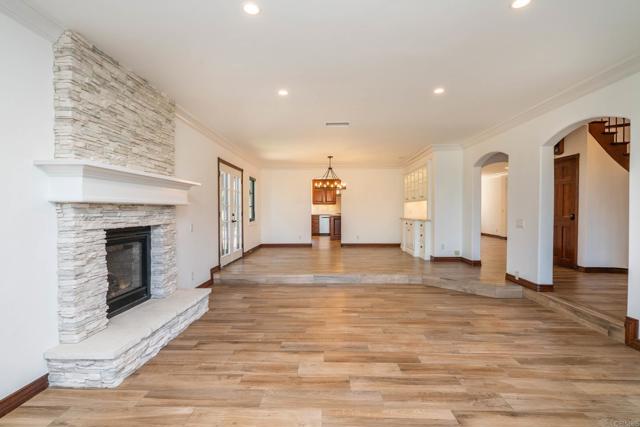 Detail Gallery Image 7 of 70 For 1210 Cypress Dr, Vista,  CA 92084 - 5 Beds | 4 Baths