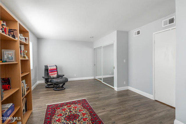 21901 Burbank Boulevard, Woodland Hills CA: https://media.crmls.org/mediaz/5053919a-cac9-4b58-b044-bcaf844e5141.jpg