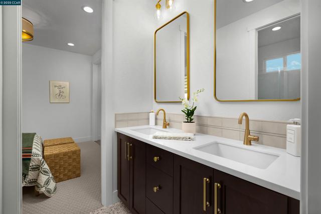 17040 Aldergrove Court, Lathrop CA: https://media.crmls.org/mediaz/5053be31-ae31-48b3-aaa2-b1c23a19cb86.jpg