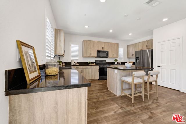 17028 Zion, Santa Clarita CA: https://media.crmls.org/mediaz/50546f2f-b624-44ac-a6fa-f0fb1b6646d9.jpg