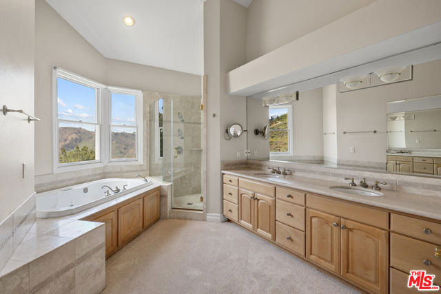 2046 Palisades Drive, Pacific Palisades CA: https://media.crmls.org/mediaz/5054ccdf-e8f0-4285-8730-fd28dece4a37.jpg