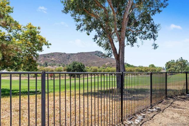 3083 Sprucewood Ln, Escondido CA: https://media.crmls.org/mediaz/5054ea78-d021-4ccb-9f79-e0d44f607620.jpg