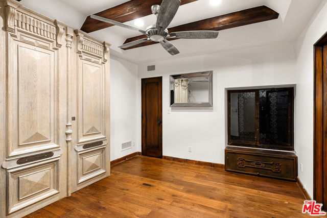 330 Kempton Road, Glendale CA: https://media.crmls.org/mediaz/50551c22-f078-4fa6-933e-68456c82afb8.jpg