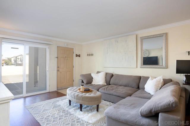 180 Chambers St, El Cajon CA: https://media.crmls.org/mediaz/5055551e-d80d-4d0f-9f7f-8396fef0caa9.jpg