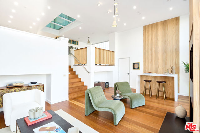 5106 Pacific Avenue, Marina del Rey CA: https://media.crmls.org/mediaz/50558a39-c739-4e49-a922-06013f361a8c.jpg