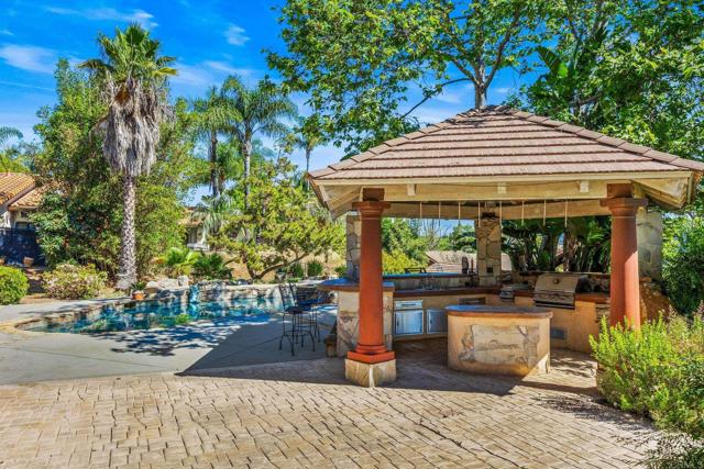 Detail Gallery Image 4 of 51 For 1147 Sea Larke Dr, Fallbrook,  CA 92028 - 4 Beds | 2/1 Baths