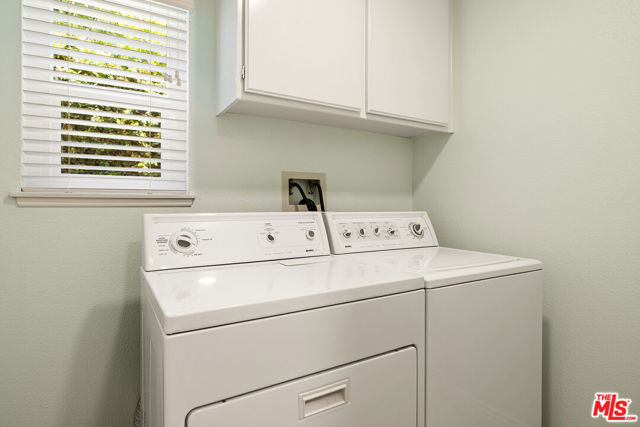 27050 Riversbridge Way, Valencia CA: https://media.crmls.org/mediaz/5055a011-bbb1-4228-a2e0-e58ba02fe44e.jpg