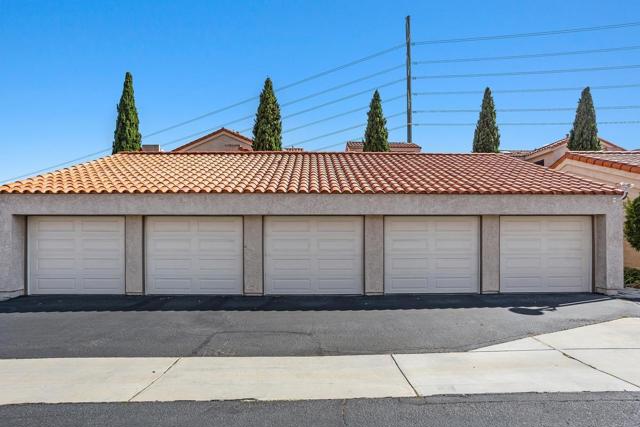 1914 Swallow Ln, Carlsbad CA: https://media.crmls.org/mediaz/505682f1-8c9e-4b05-93f1-cf55b45f4484.jpg