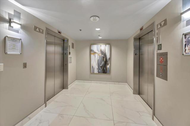 425 W Beech Street, San Diego CA: https://media.crmls.org/mediaz/5056a991-6cec-4e2d-ad09-f7fa836c8138.jpg