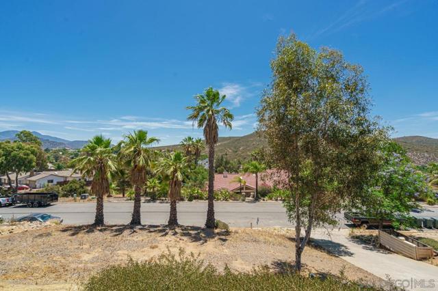 26152 Bellemore Dr, Romona CA: https://media.crmls.org/mediaz/5056ca9a-14b0-4080-9b7f-d4fa450f928c.jpg