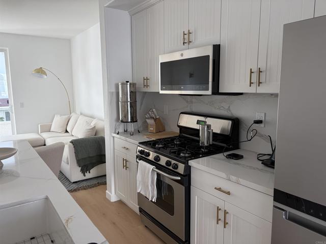 Detail Gallery Image 3 of 11 For 815 Harbor Cliff Way #239,  Oceanside,  CA 92054 - 3 Beds | 3/1 Baths