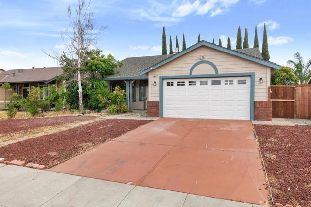 110 Walnut Meadows Court, Oakley CA: https://media.crmls.org/mediaz/5057794b-12e6-4dfe-b333-f6fc254a1ce0.jpg