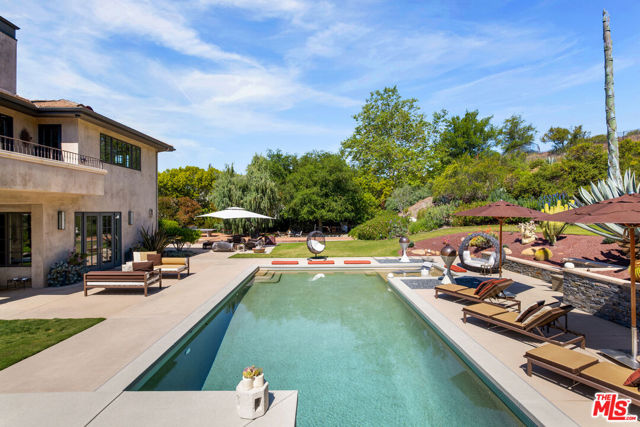 25029 Abercrombie Lane, Calabasas CA: https://media.crmls.org/mediaz/505784f6-dad3-407f-aa33-f35be2decec0.jpg