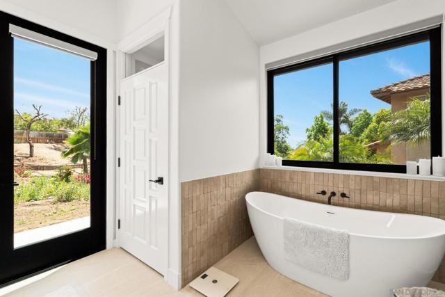 2511 San Clemente Ave, Vista CA: https://media.crmls.org/mediaz/5058350f-f67b-42ba-b337-fac210b03b42.jpg
