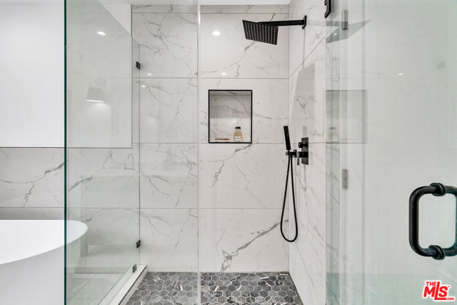 7832 Croydon Avenue, Los Angeles CA: https://media.crmls.org/mediaz/505878eb-52b5-4a33-ab9d-472563d94e28.jpg