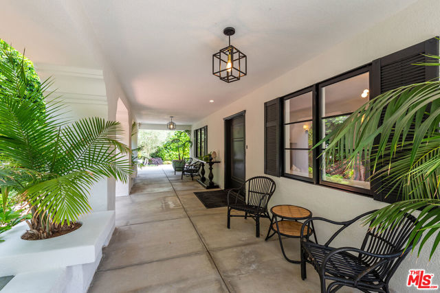 14226 Chandler Boulevard, Sherman Oaks CA: https://media.crmls.org/mediaz/50588f93-0fbd-4d54-93ac-fb3a9ee993cd.jpg