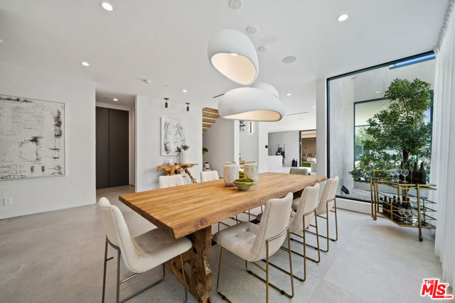 6660 Maryland Drive, Los Angeles CA: https://media.crmls.org/mediaz/5058a31a-4d4f-4d85-9bf1-a4706d0557b7.jpg