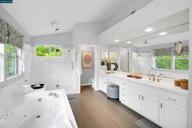 405 Triomphe Ct, Danville CA: https://media.crmls.org/mediaz/5059e987-c165-4a17-b77f-726c65413f77.jpg