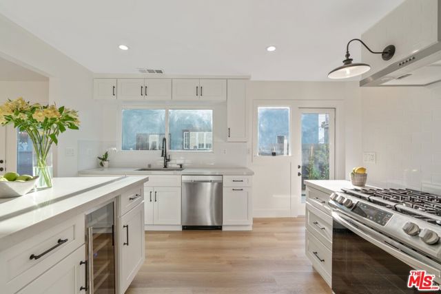 7957 Fountain Avenue, West Hollywood CA: https://media.crmls.org/mediaz/505a31e0-27ce-4582-ad19-083f328e337b.jpg