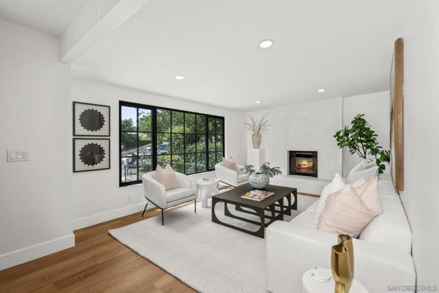 375 E Avenue, Coronado CA: https://media.crmls.org/mediaz/505ae2aa-d15f-4118-ac7f-cd5c18e834fe.jpg