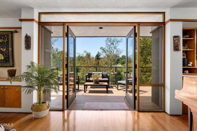 4639 El Camino Corto, La Canada Flintridge CA: https://media.crmls.org/mediaz/505b2564-56fa-44d5-867c-92d317335793.jpg
